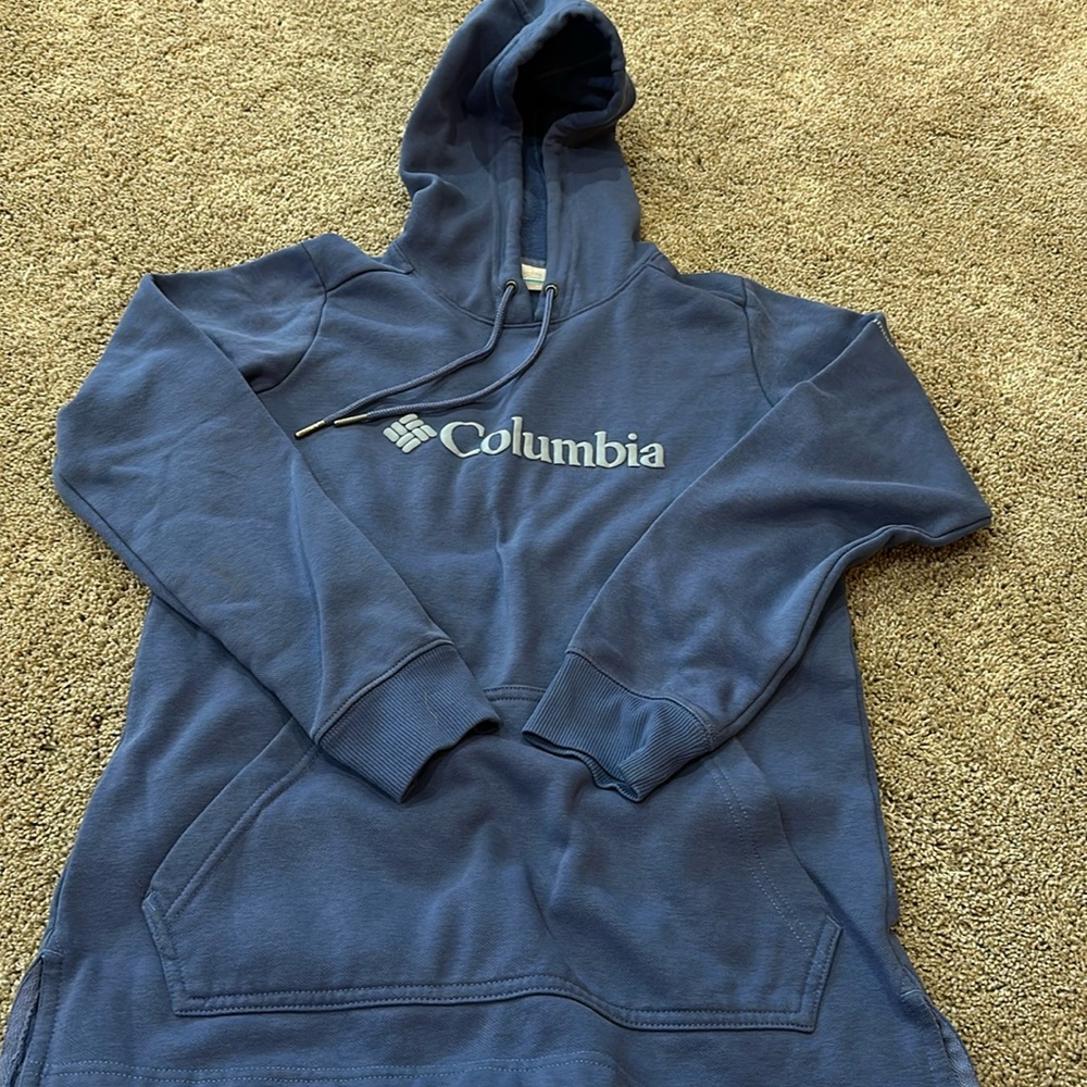 Women’s Columbia sweatshirt